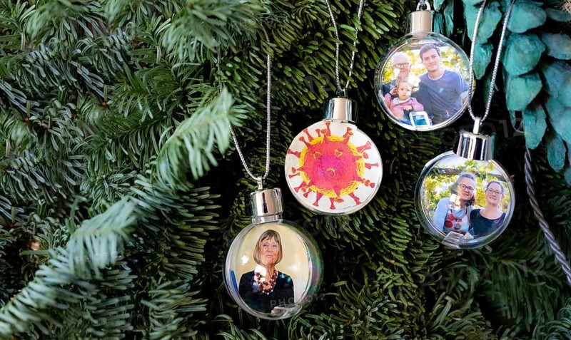 Picture of a coronavirus and a family as Christmas tree decorations.