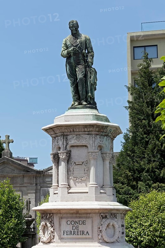 Statue Joaquim Ferreira dos Santos
