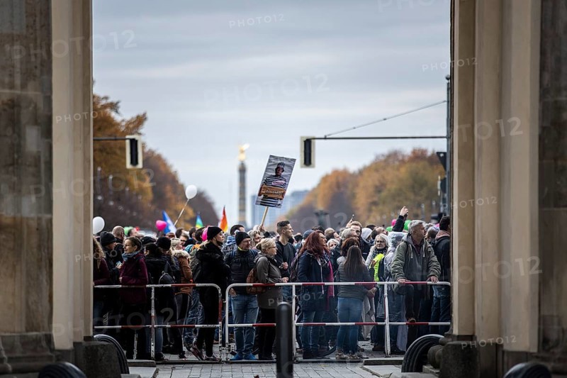 Demonstrators protest against the reform of the infection protection law