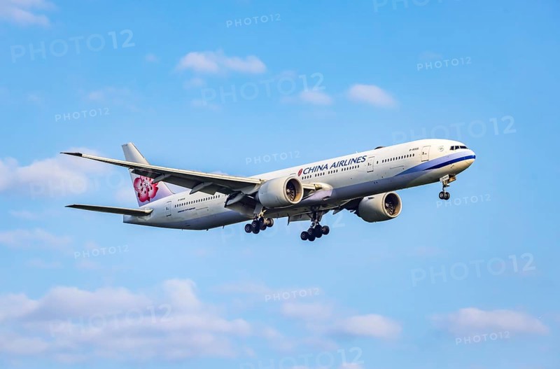 China Airlines Boeing 777-300ER on approach