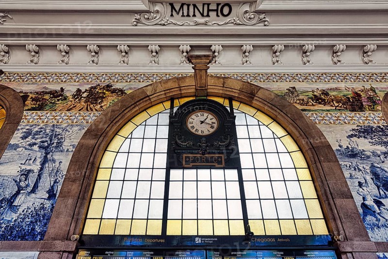 Window with station clock and lettering Minho