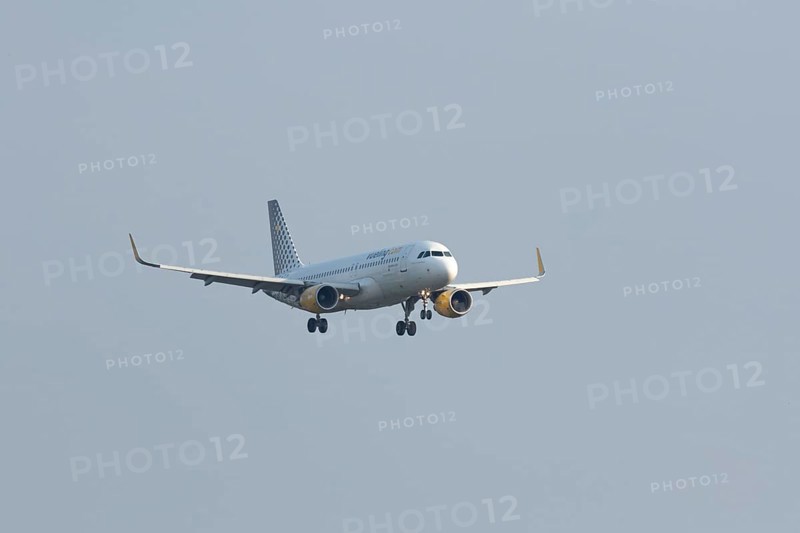 Passenger aircraft Airbus A320-200 of the airline Vueling on approach to Hamburg Airport