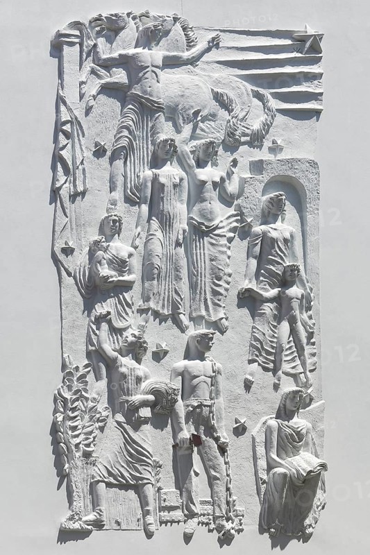 Bas-relief by Americo Soares Braga on Batalha Cinema