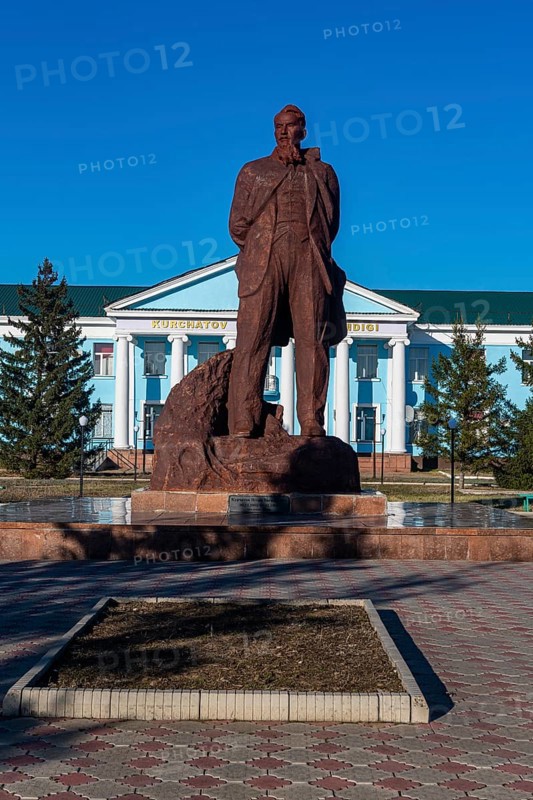 Igory Kurchatov monument