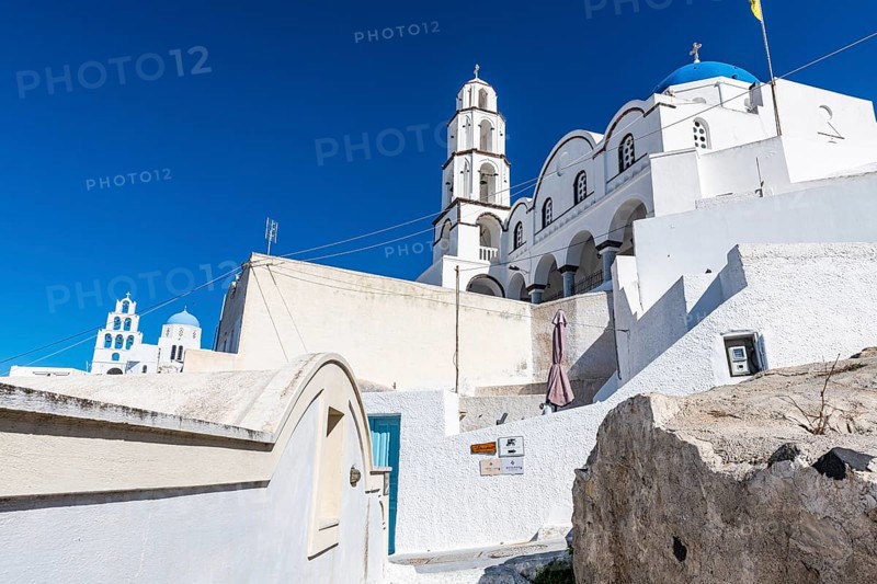 Whitewashed architecture in Pyrgos
