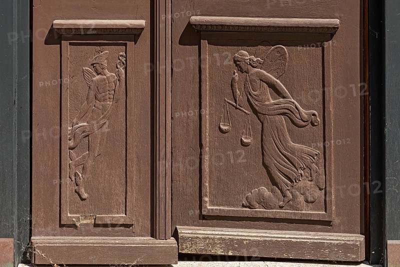 Hermes and the Justitia