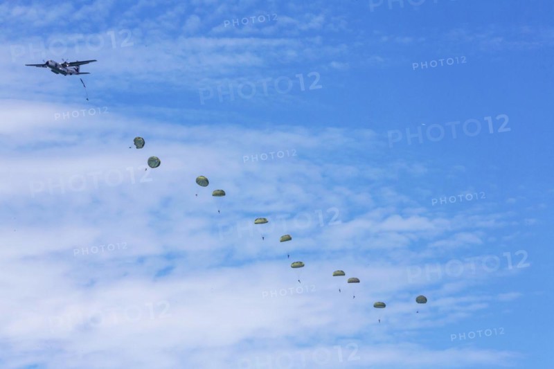 German Armed Forces parachutists during an exercise over Lake Constance