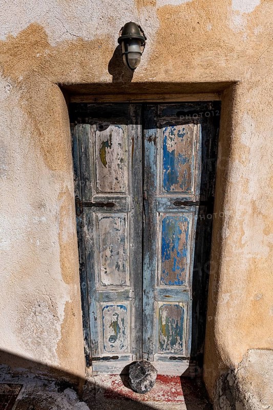 Whitewashed architecture in Pyrgos