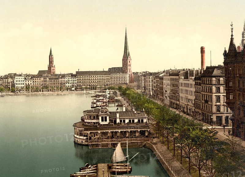 Alster Pavillion at the Jungfernstieg in Hambrug