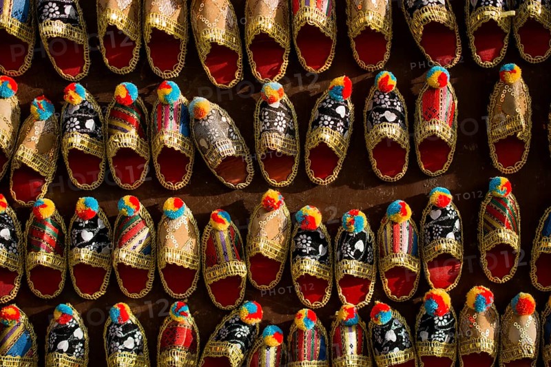 Set of turkish Ottoman leather slipper in bazaar in Istanbul