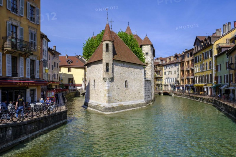 Palais de l'Isle in the Thiou River