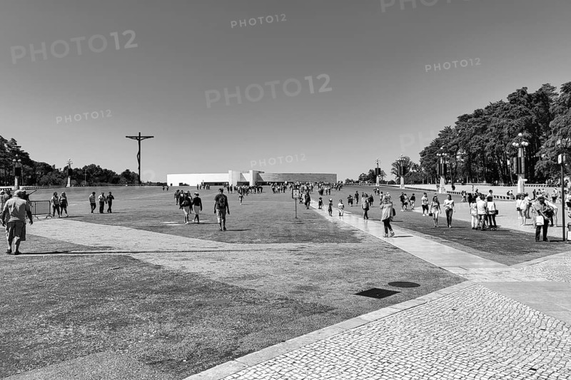 Pilgrims and tourists on forecourt