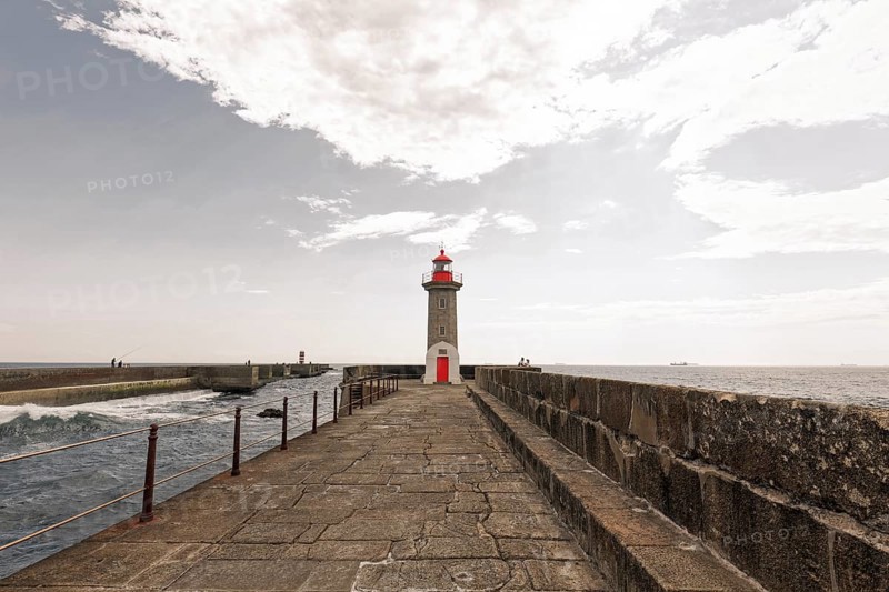 Pier and lighthouse Farolim de Felgueiras at the mouth of the Douro