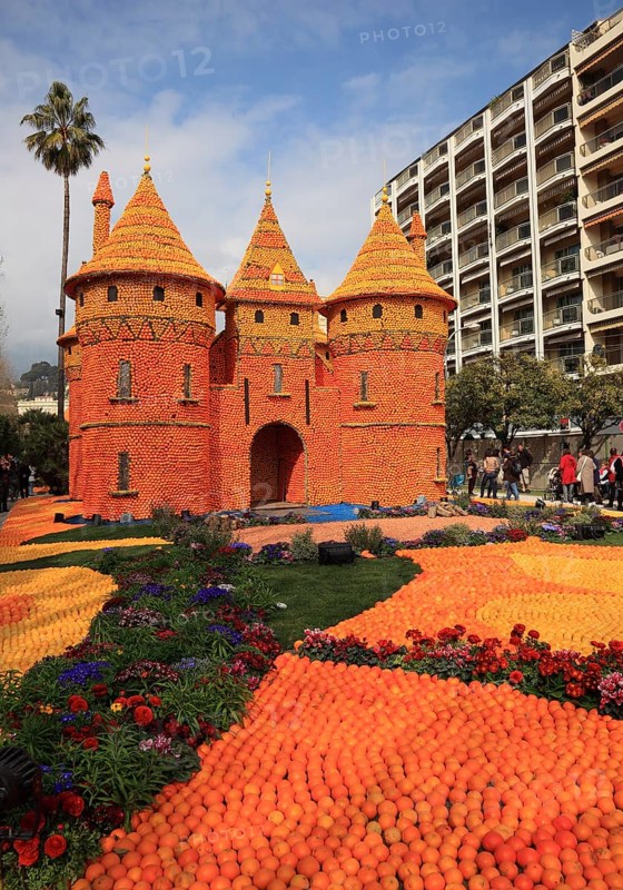 Replica of a castle with lemons and oranges