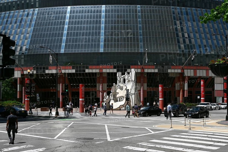 Sculpture Snoopy in the Mixer by Jean Dubuffet in front of the Atrium Mall