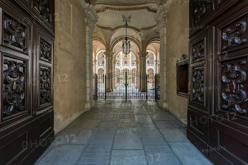 Entrance and interior courtyard
