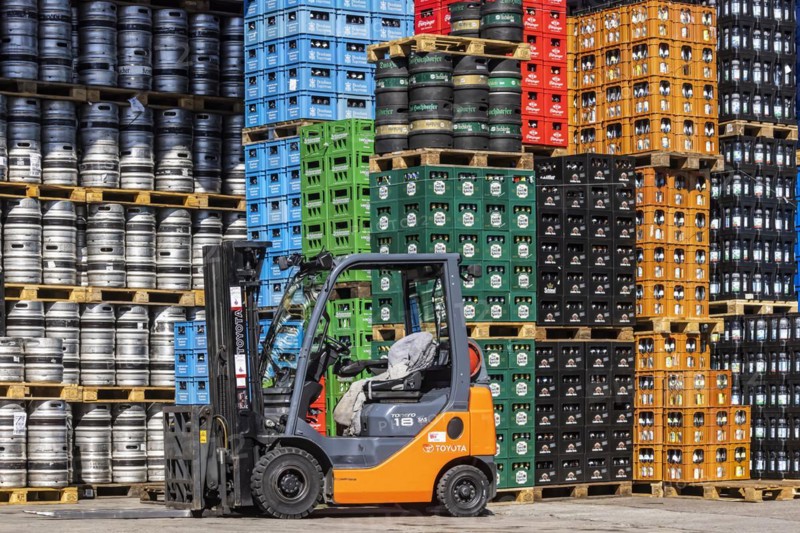 Beverage crates in a beverage market