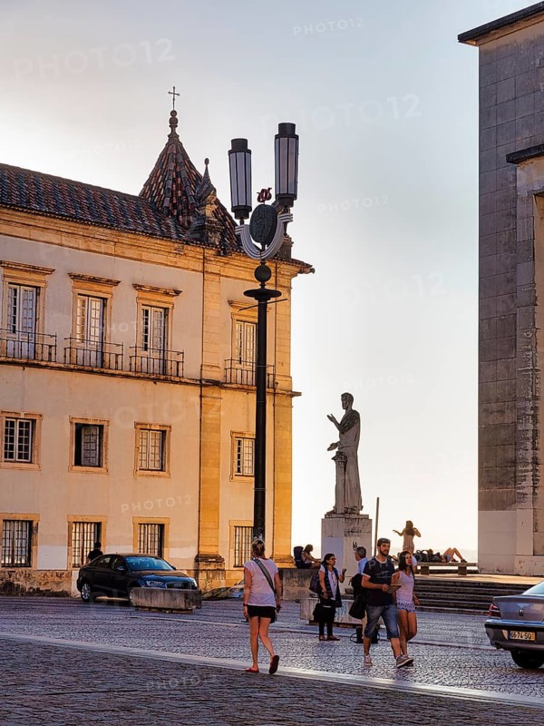 Statue with pedestrians in the evening light