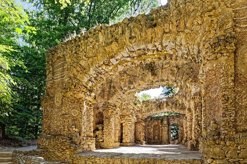 Ruin theatre or grotto theatre