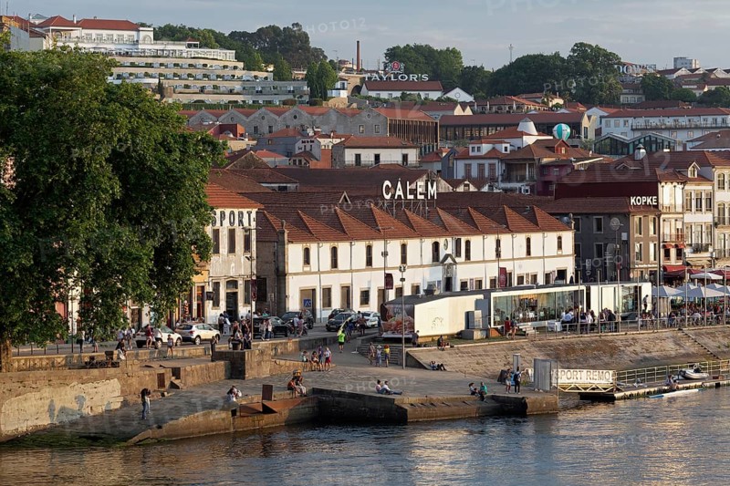 Cais de Gaia waterfront