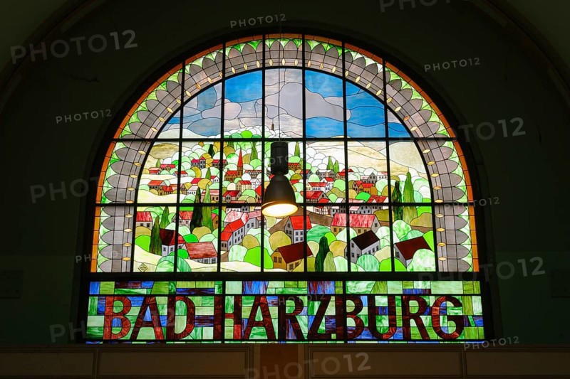 East window with motif in the station reception building