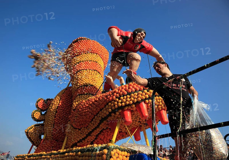 Motif floats