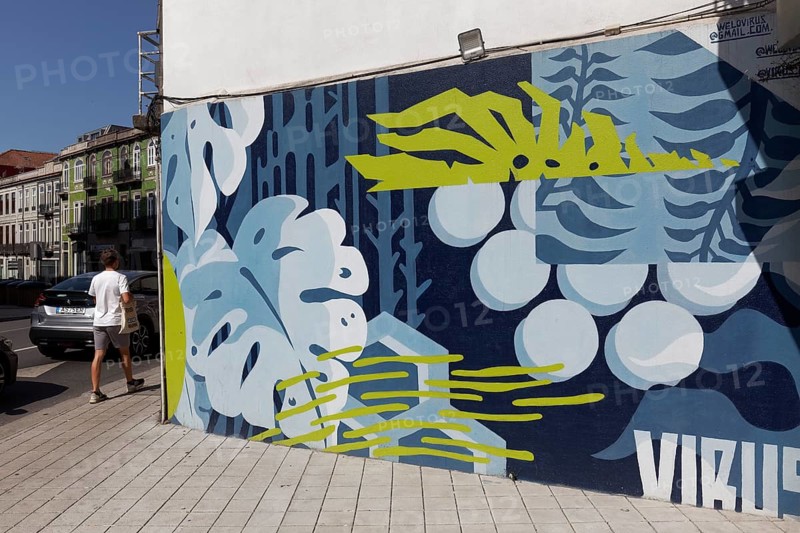 Decorative mural with leaves and grapes