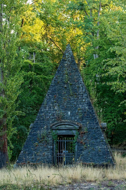 Pyramid in memory of Prince Frederick