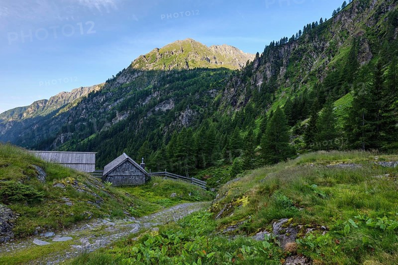 Alpine hut on the way to Landawirsee