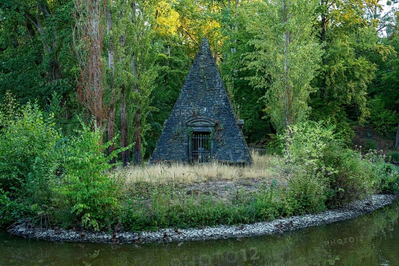 Pyramid in memory of Prince Frederick