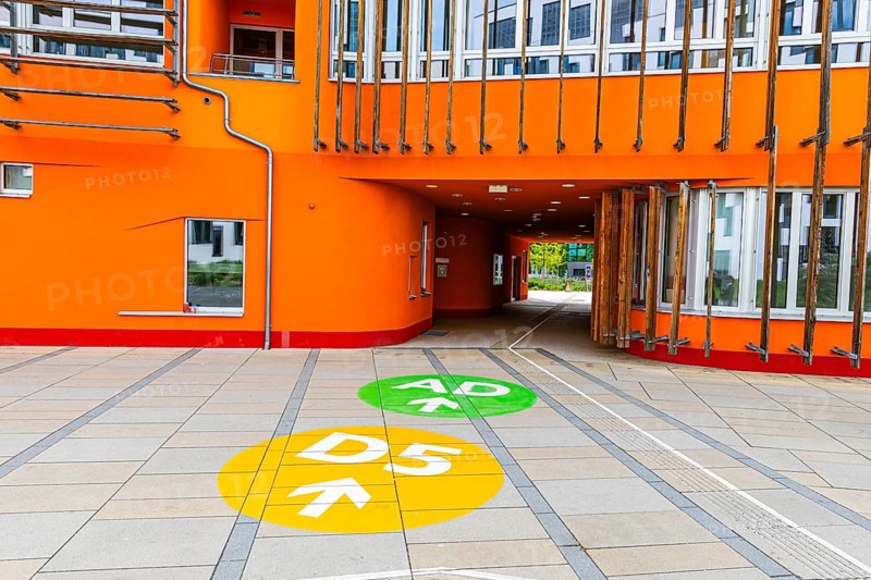 Directional arrows on the campus of the University of Economics WU