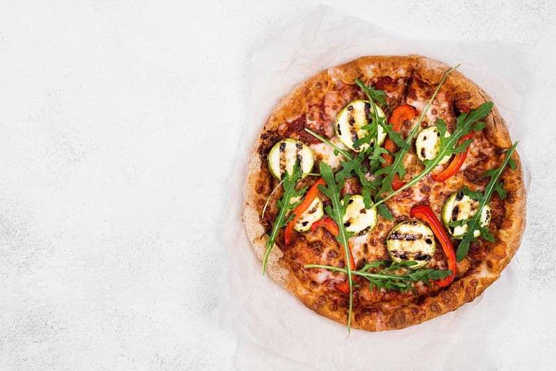 Arugula pizza with white background