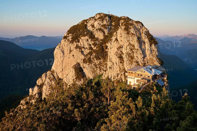 Buchstein and Tegernsee Hut in the evening light