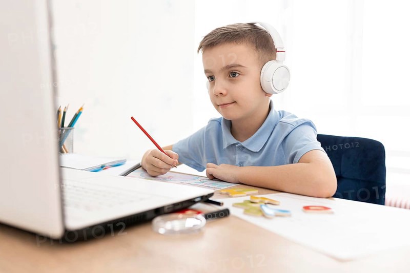 Medium shot kid holding pencil