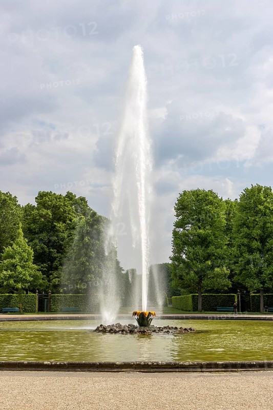 Large fountain in the Herrenhaeuser Gardens