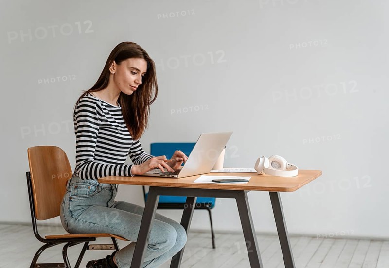 Young business woman working laptop