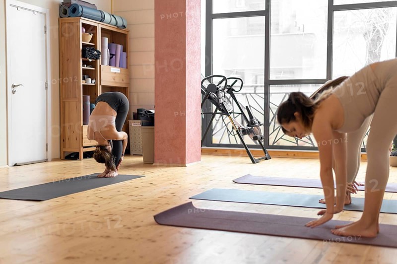 Yoga teacher class teaching attendants 4