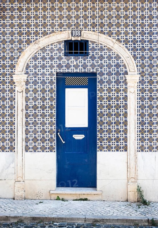 Facade with painted tiles