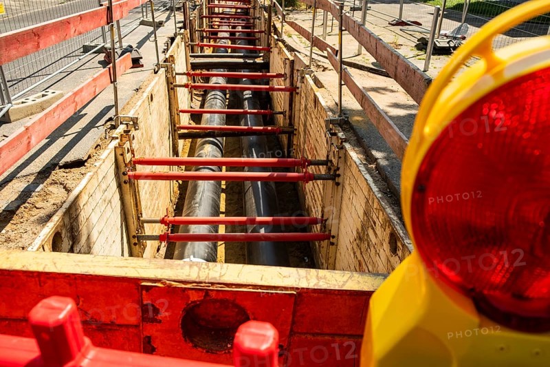 Construction work on a new district heating pipeline for the use of waste heat from an industrial plant in the Benrath district