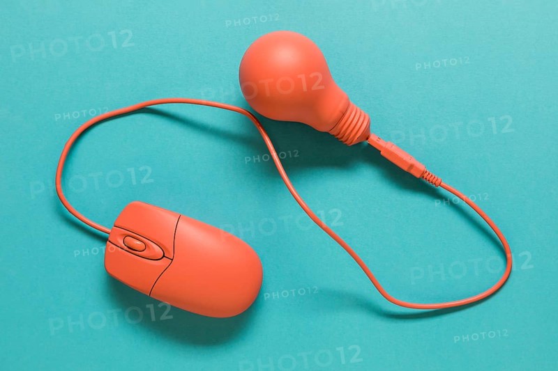 Computer mouse connected light bulb