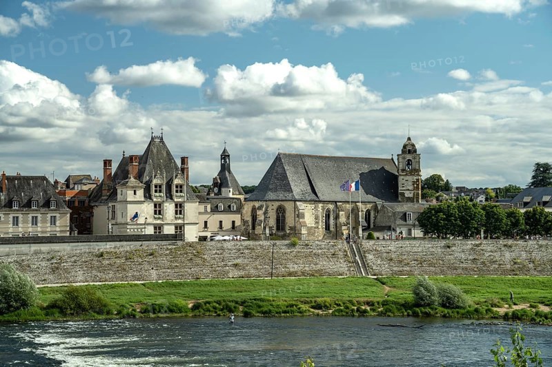 Church Eglise Saint-Florentin and the former town hall Hotel Morin