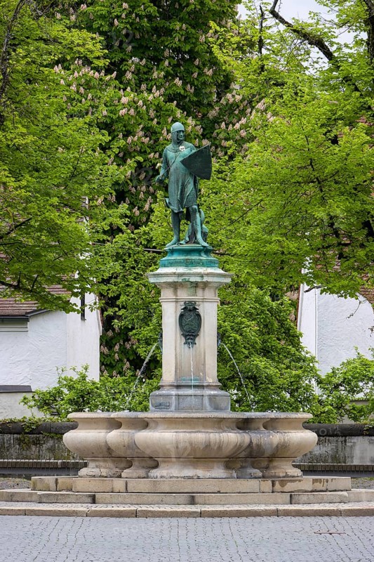 Ludwigsbrunnen on Paradeplatz