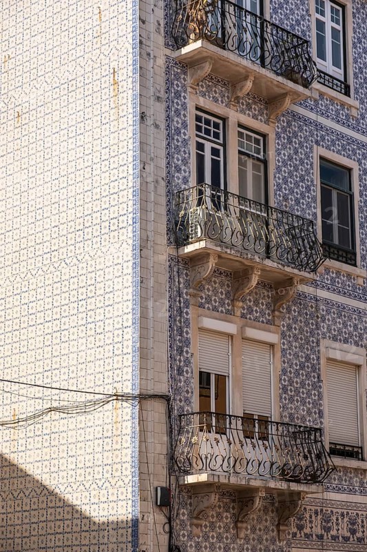 Facade with painted tiles