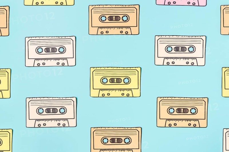 Arrangement cassette tape blue