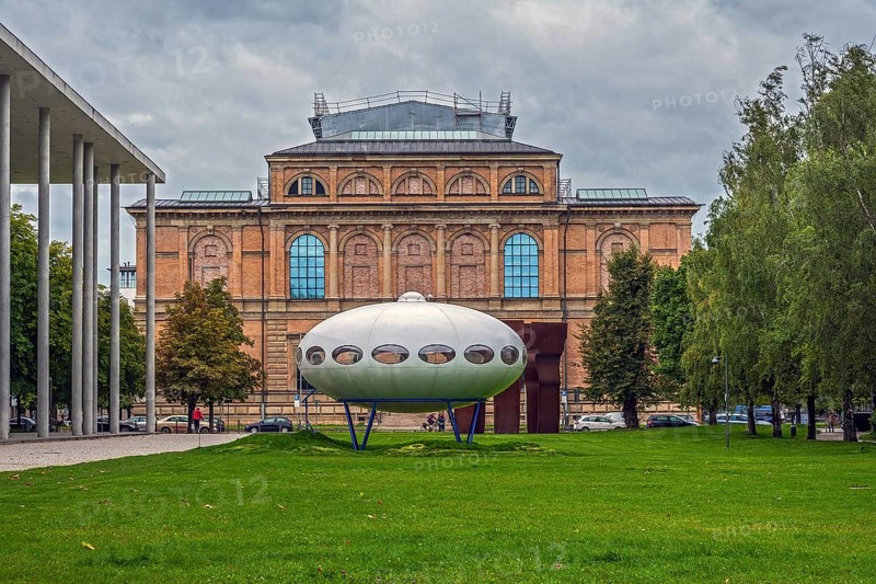 The Futuro House in front of the old Pinakothek