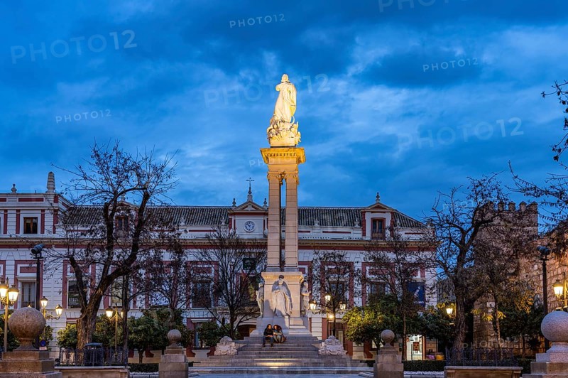 Inmaculada statue in the Plaza del Triunfo square at dusk
