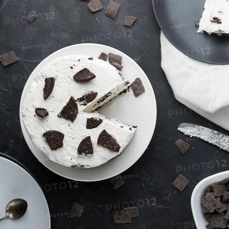 Top view oreo cake arrangement