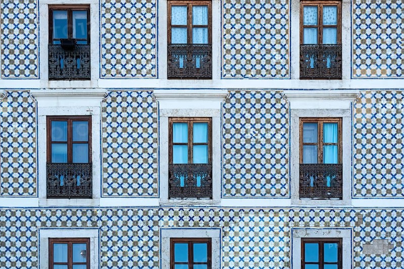 Facade with painted tiles