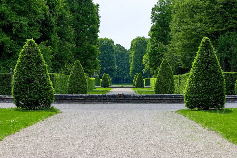 Star fountain with shaped trees in the Herrenhaeuser Gardens