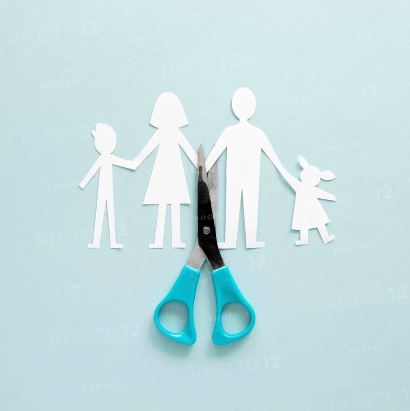 Family divorce paper shape